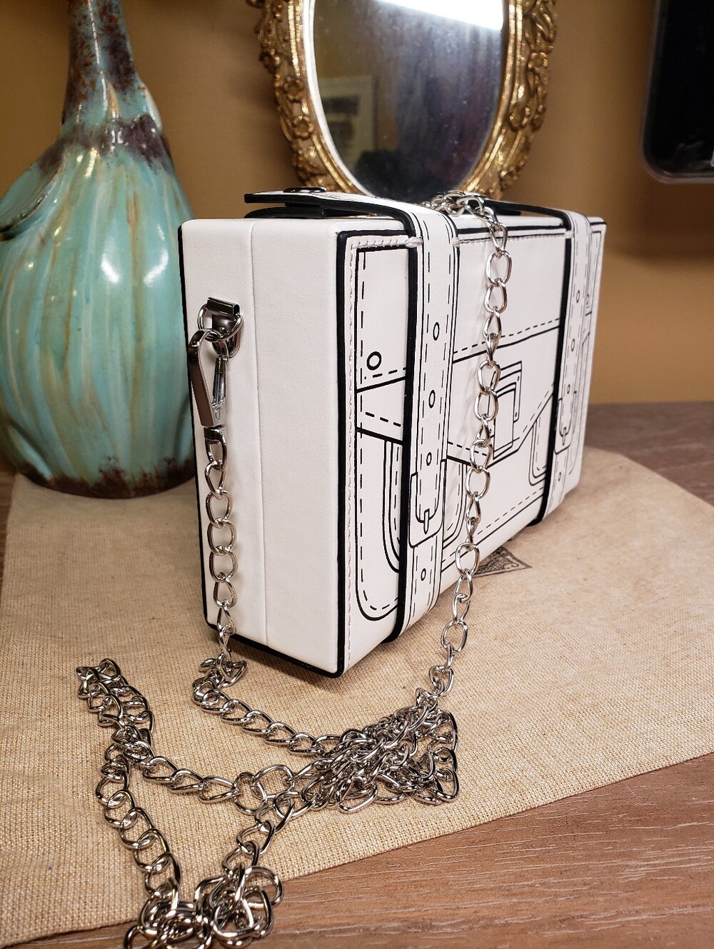 White Cartoon-Style Clutch / Crossbody Bag w/ Chain Strap & Matching Watch NWT! - Picture 4 of 9